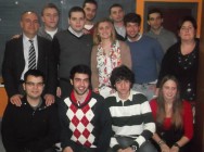 Foto de varios miembros de NNGG con Carlos Galcerán