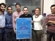 Afiliados de Nuevas Generaciones preparados para la pegada de carteles