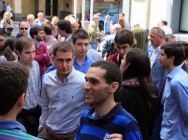 A la salida del acto de la Casa de la Cultura