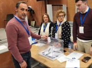 Lito Rodríguez votando