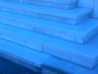 Las escaleras del consultorio de Turón