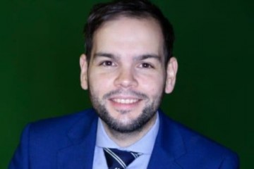 Sé lo que hicisteis el último verano. Tribuna sobre la piscina descubierta en Vega de Arriba