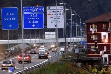 El PP de Mieres insistirá ante Fomento para que instale las pantallas en la autopista