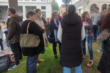 El PP pide a la Consejería que asuma la subida del precio del comedor en los colegios afectados tras la quiebra de la empresa adjudicataria 