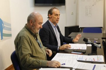 Hacer algunas líneas de Emutsa con taxis en lugar de autobuses, ahorraría más de 120.000 euros al año