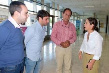 El PP lleva al campus de Mieres su petición para un bono joven de transporte a 25 euros